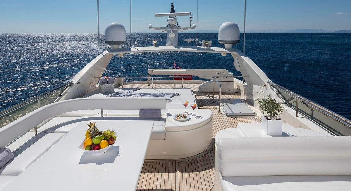 LAZY DAYS yacht charter 2
