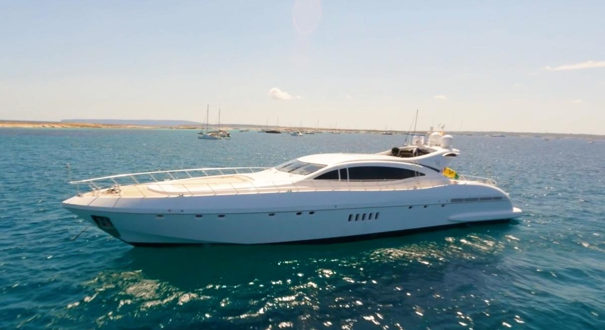LE MAGNIFIQUE yacht charter 1