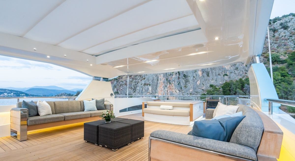 LE VERSEAU yacht charter 3
