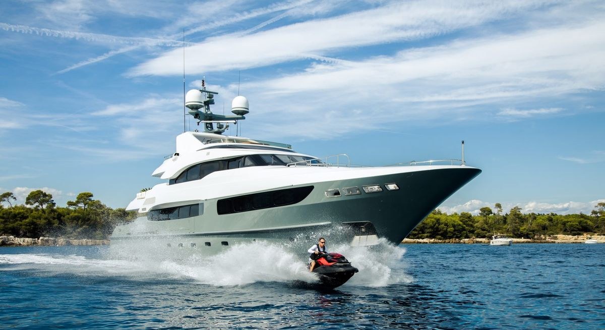 Yacht charter LEGENDA YACHT CHARTER