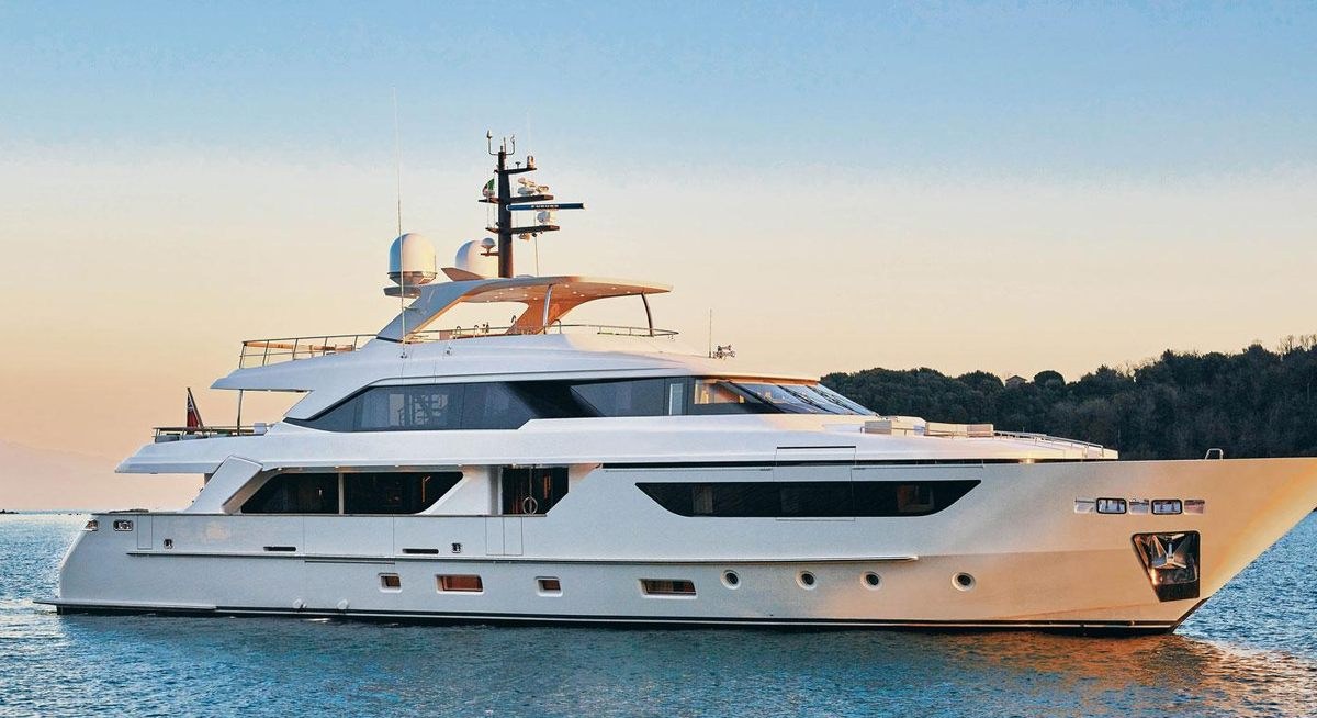 LES BRUXELLOIS yacht charter 1