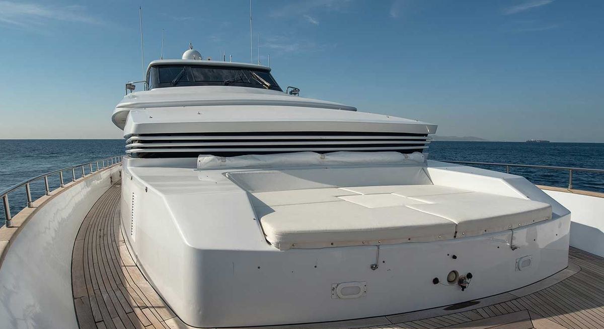 LET IT BE yacht charter 2