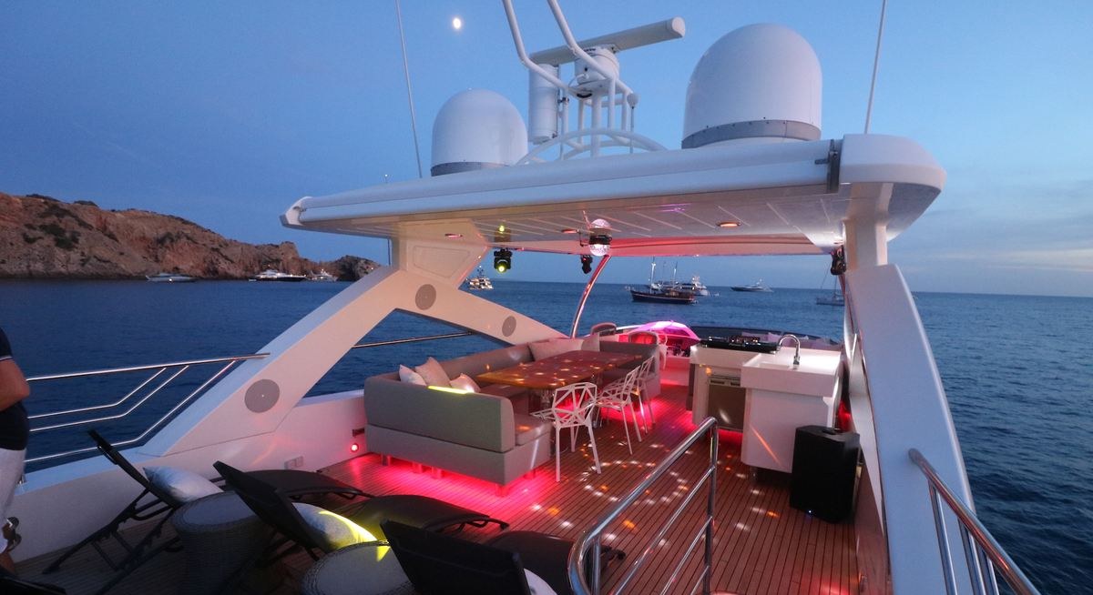 LI-JOR yacht charter 4