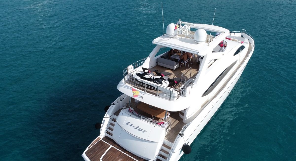 LI-JOR yacht charter 5