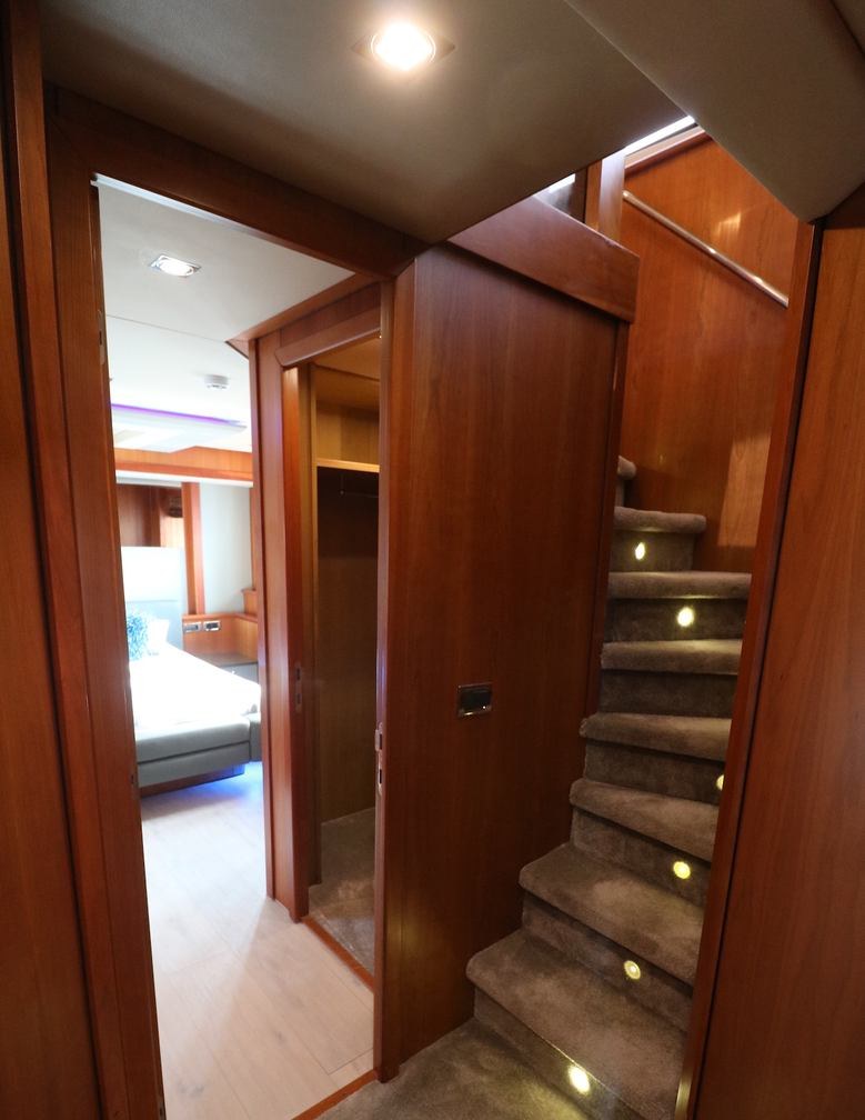 Yacht charter LI-JOR YACHT CHARTER