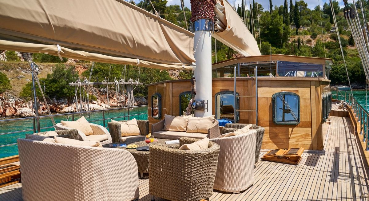 LIBRA yacht charter 3