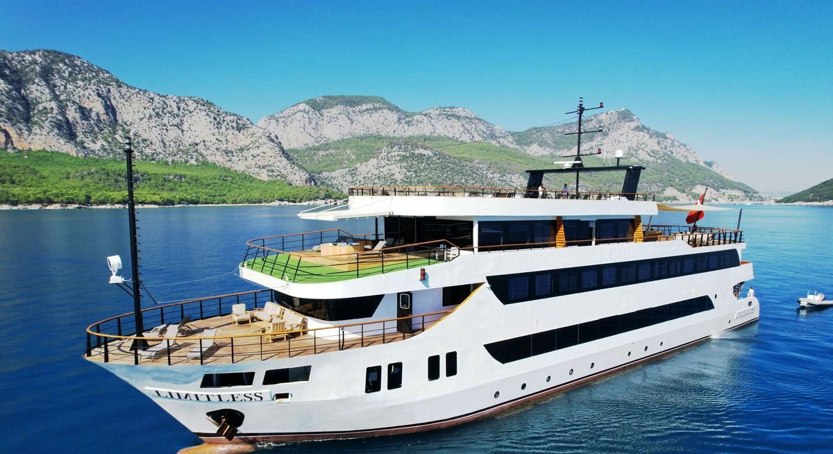 LIMITLESS yacht charter 1