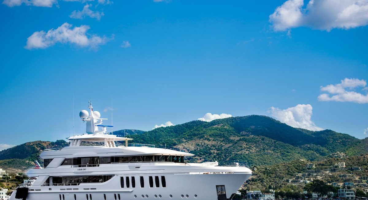 LIQUID SKY yacht charter 1
