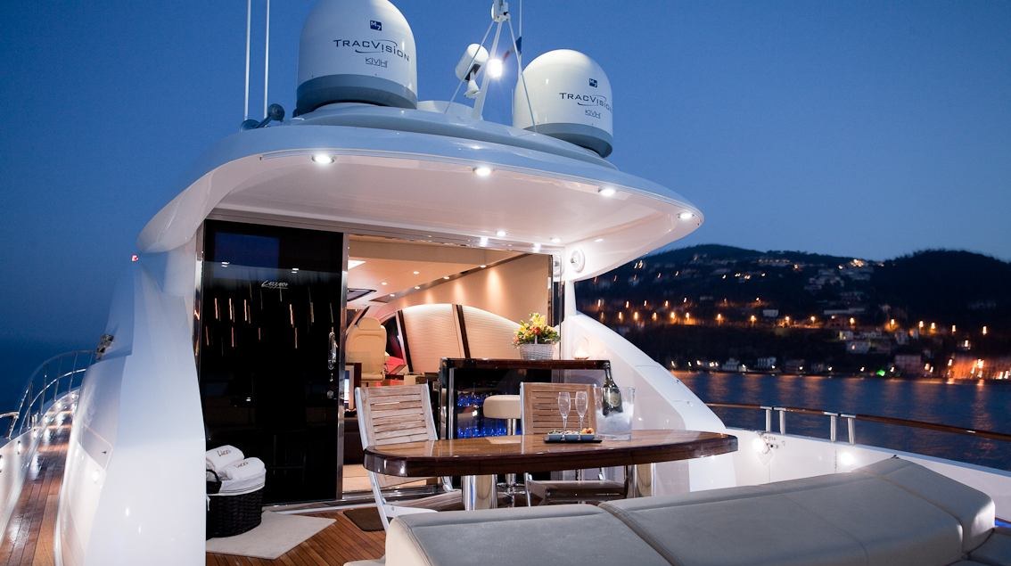 LIZZI yacht charter 3