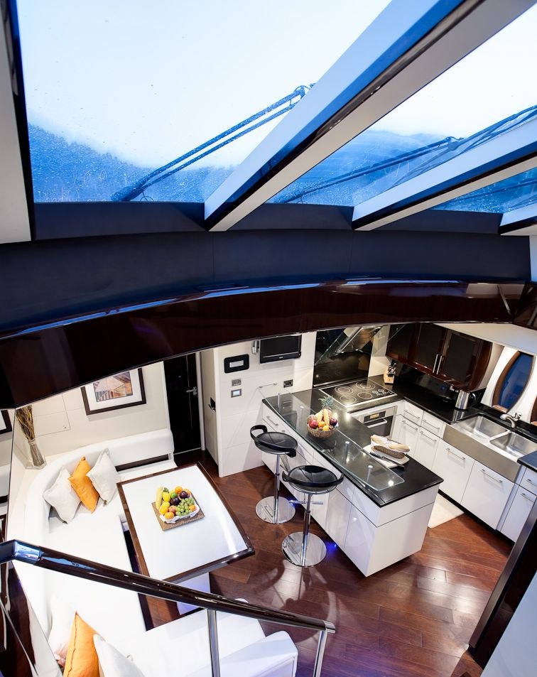 تأجير يخت LIZZI YACHT CHARTER