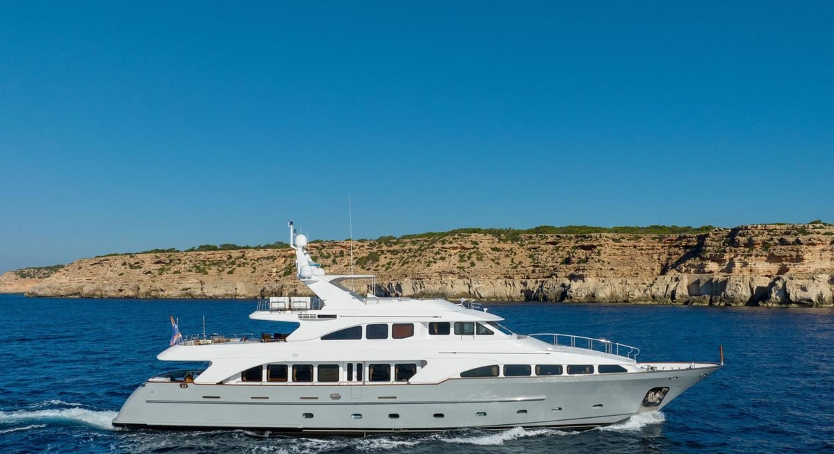 LOULOU YACHT CHARTER yacht charter