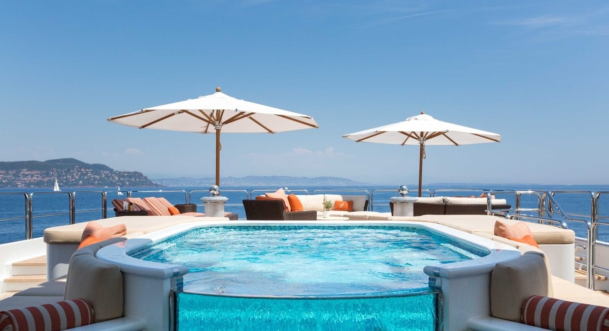 LUCKY LADY yacht charter 3