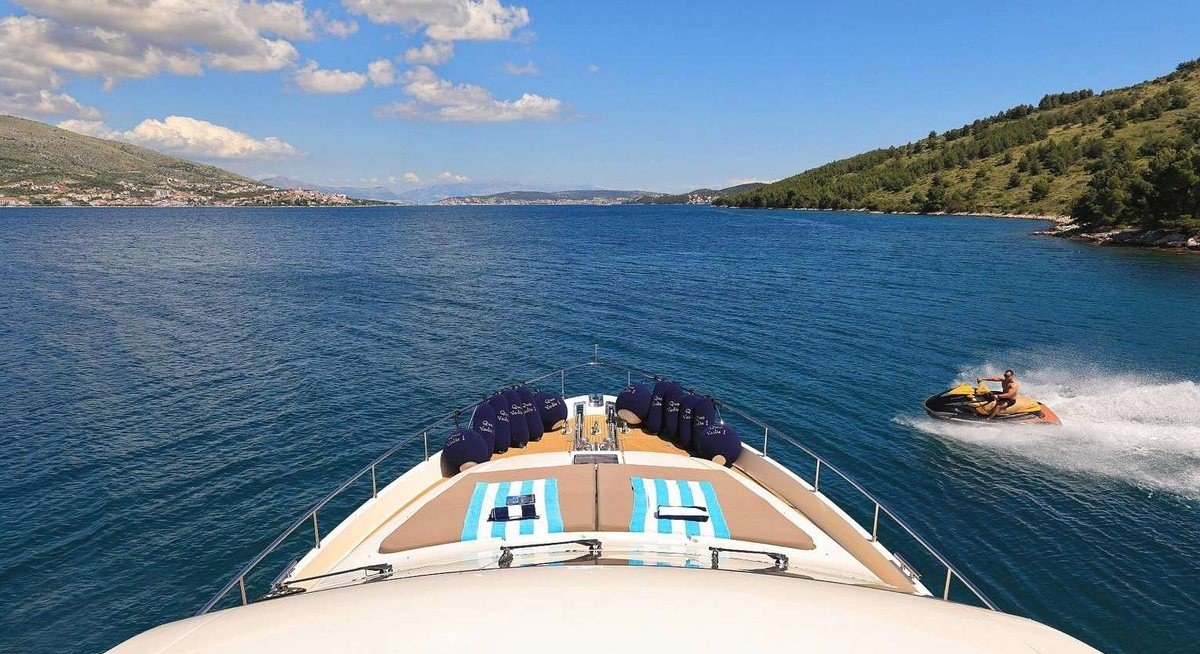 LUNA ROSSA yacht charter 2