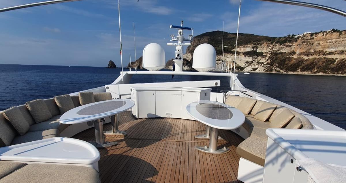 LUNASEA yacht charter 1