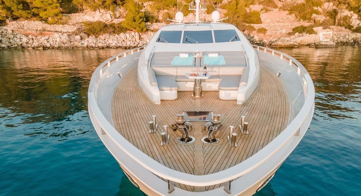 MAC yacht charter 2