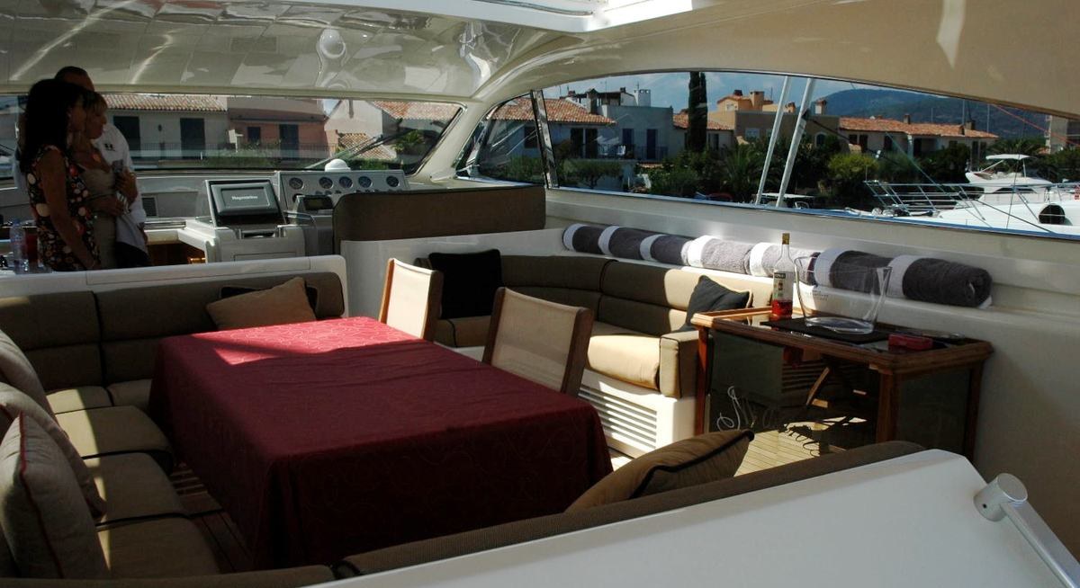 MADNESS yacht charter 4