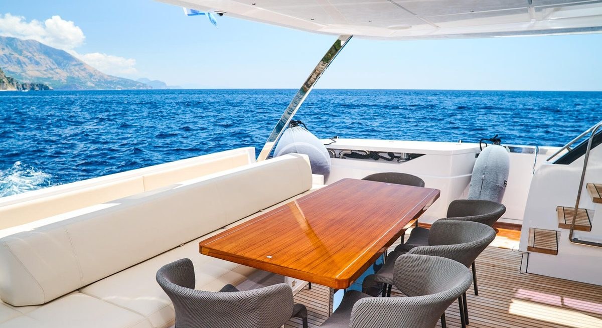MADRA II yacht charter 4