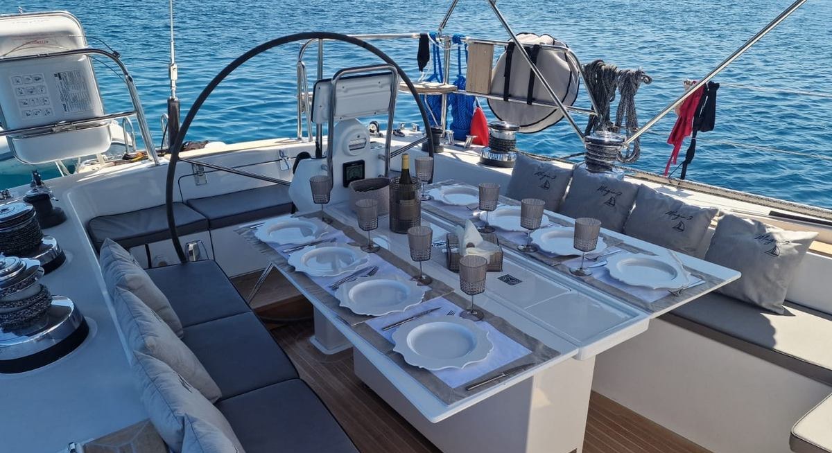 MAGIA 2 yacht charter 4