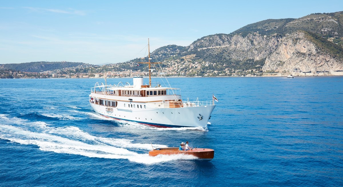 MALAHNE yacht charter 1
