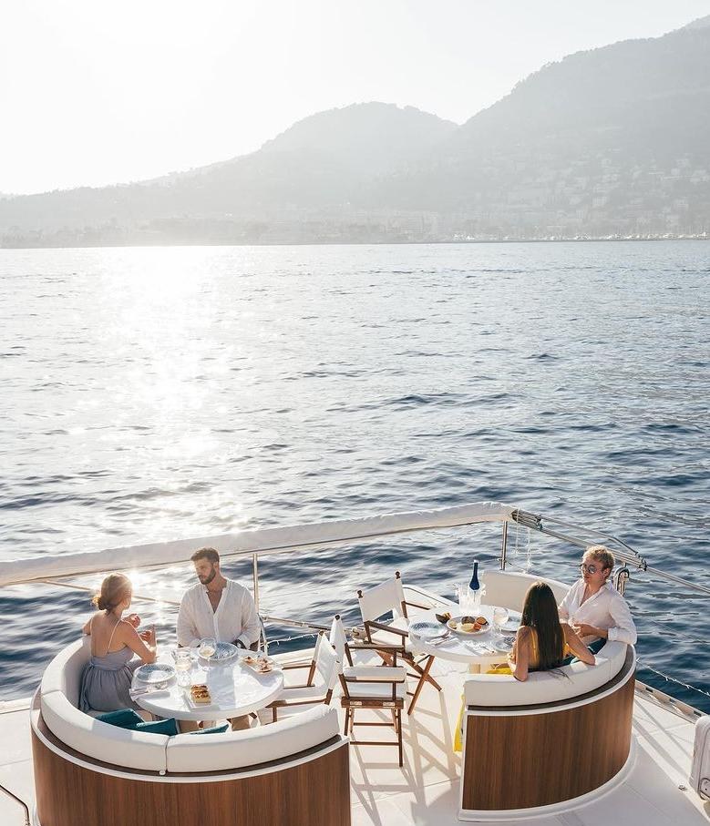 MANANA yacht charter 4