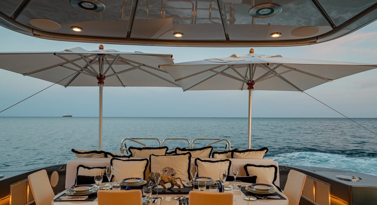 MANU V yacht charter 4