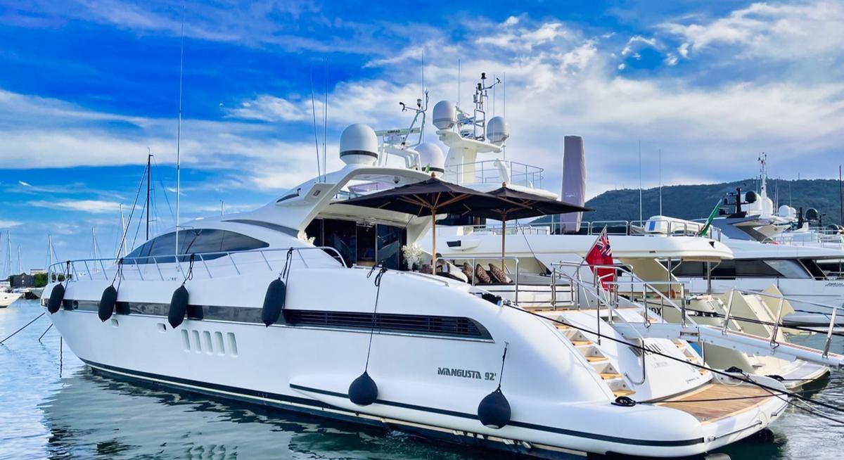 MANU yacht charter 5