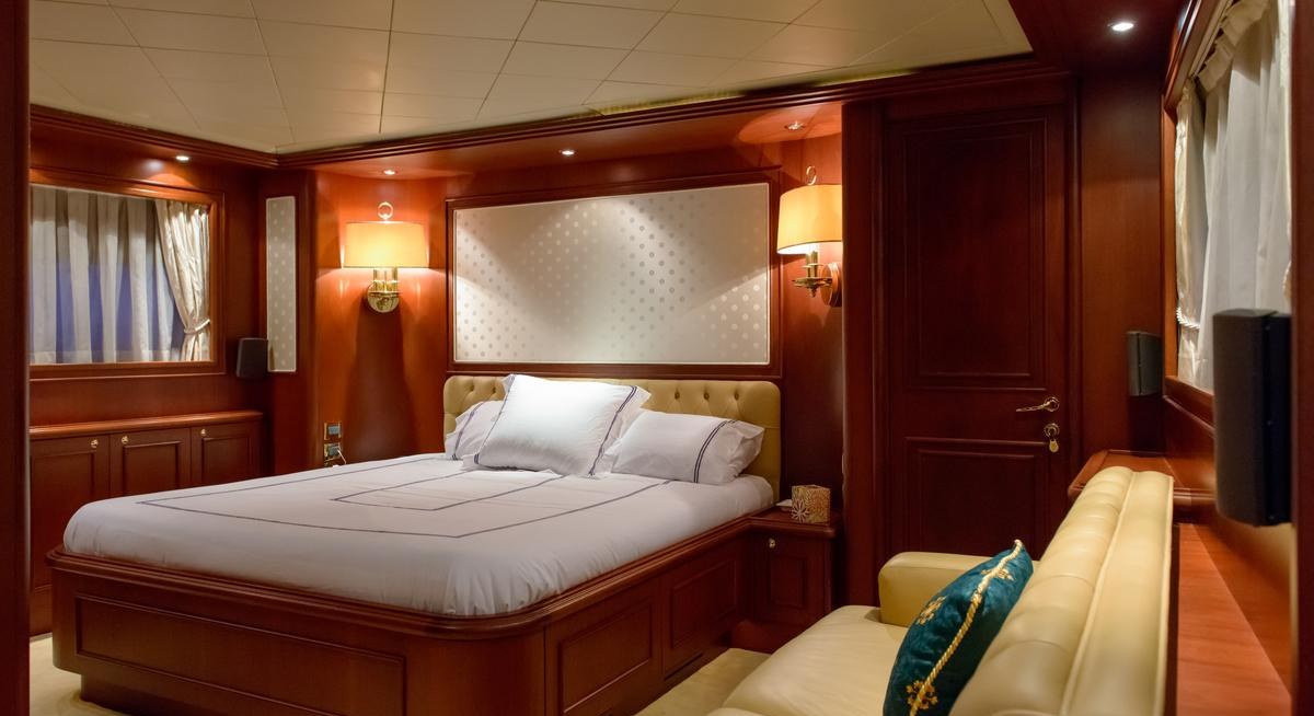 MASCOTTE yacht charter 5