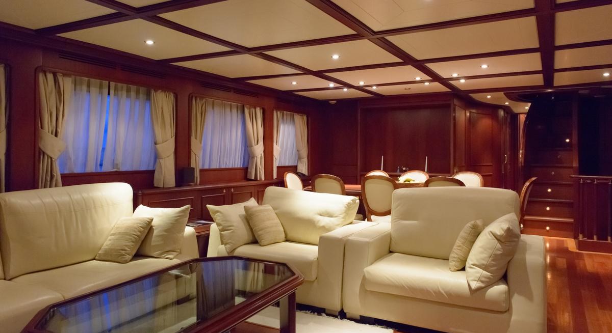 MASCOTTE yacht charter 4