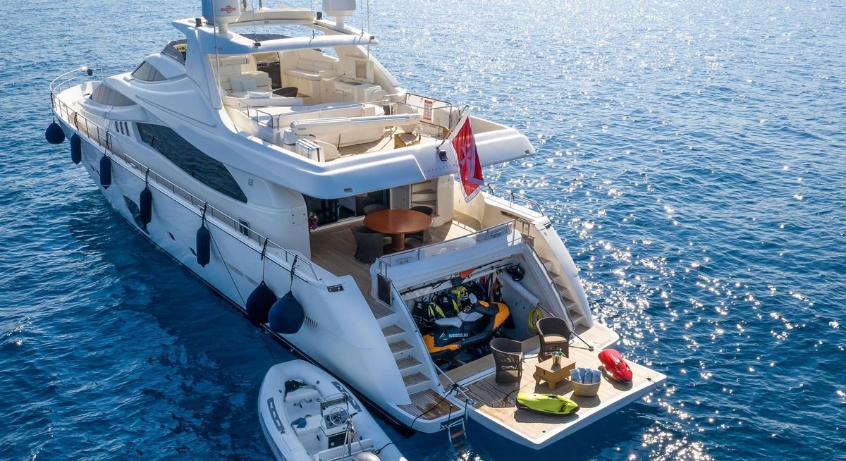 MAXI BEER yacht charter 5