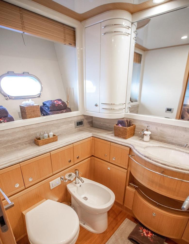 تأجير يخت MAXI BEER YACHT CHARTER