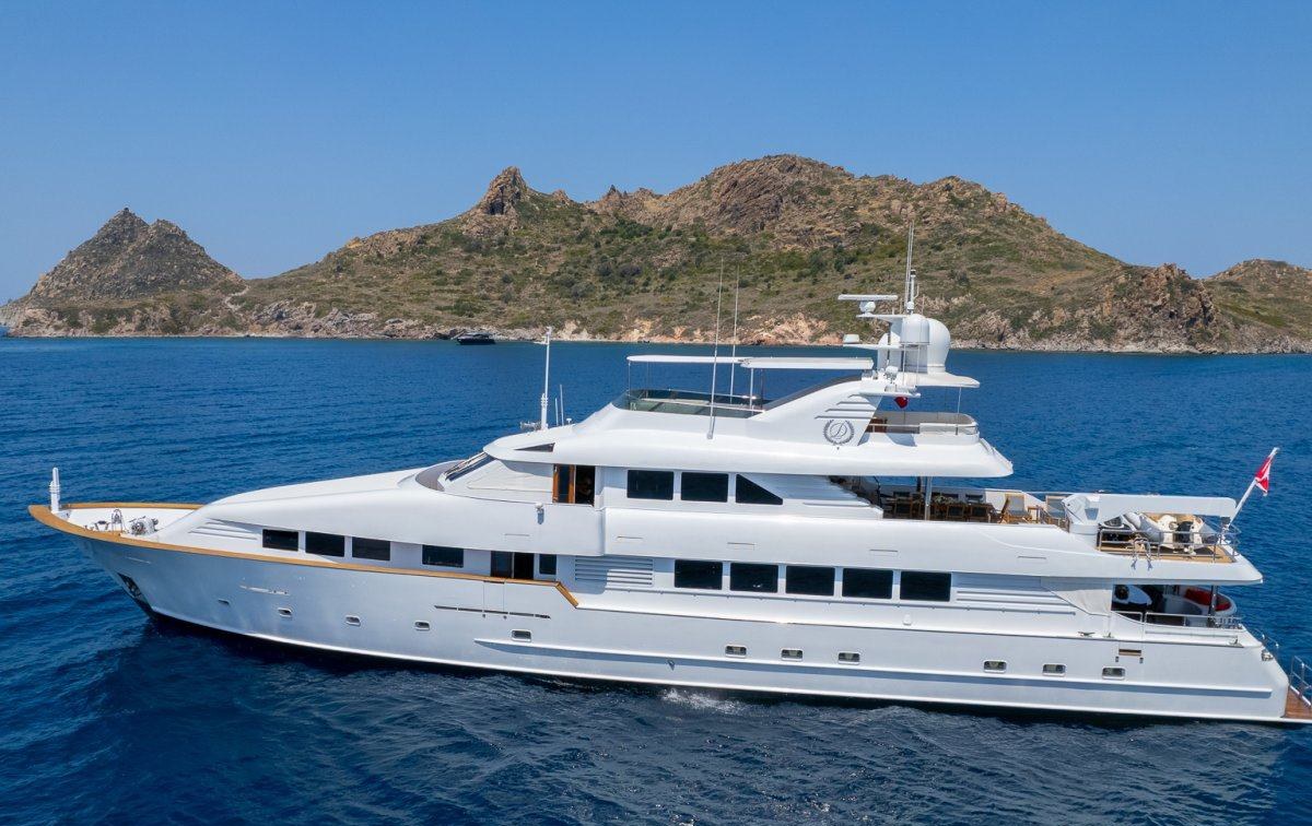 MERVE yacht charter 1