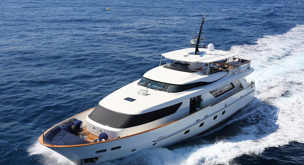 MIA ROCCA IX yacht charter 1