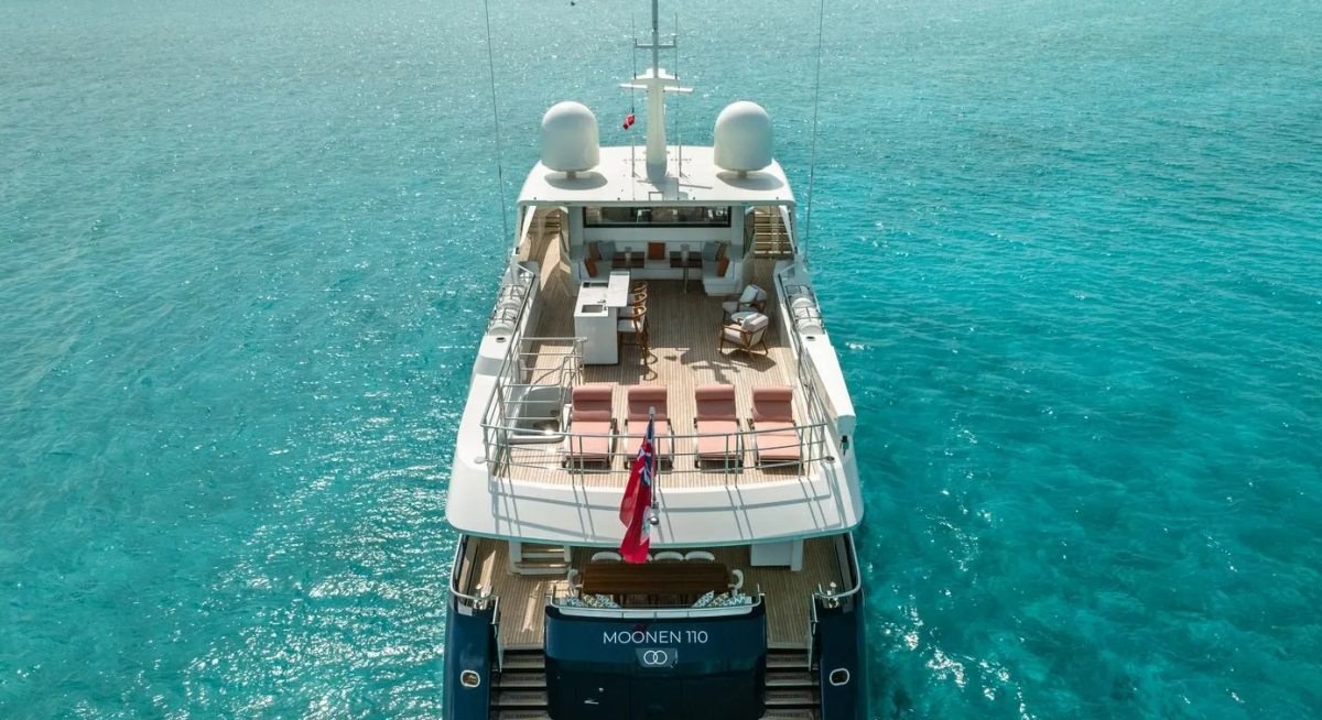 MIDNIGHT SAGA yacht charter 5