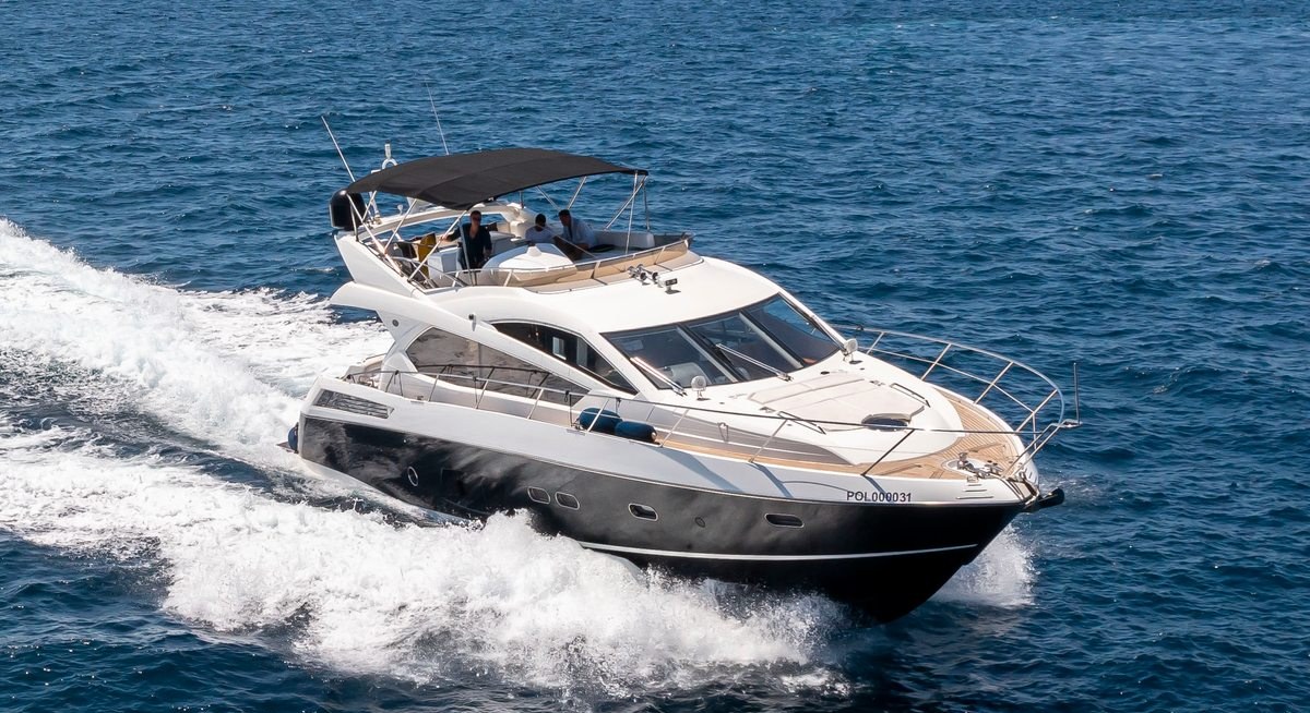 MIDNIGHT SUMMER DREAM yacht charter 1