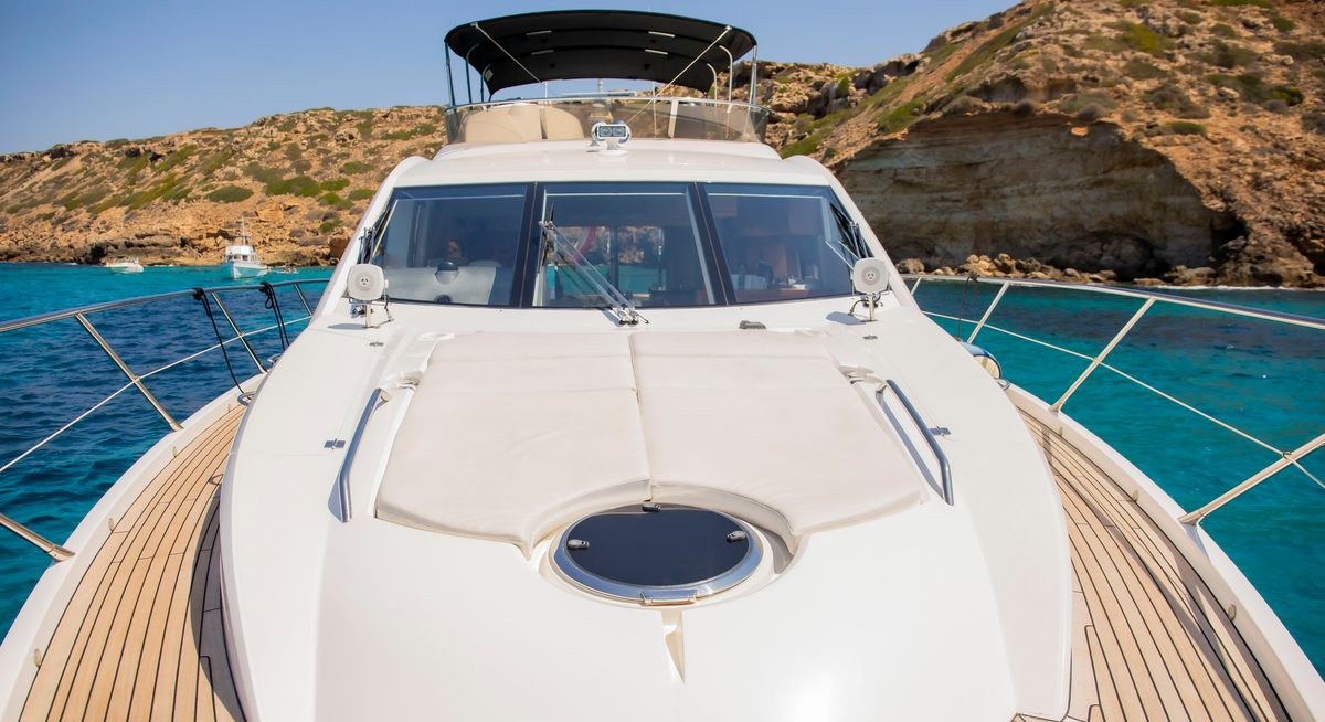 MIDNIGHT SUMMER DREAM yacht charter 2