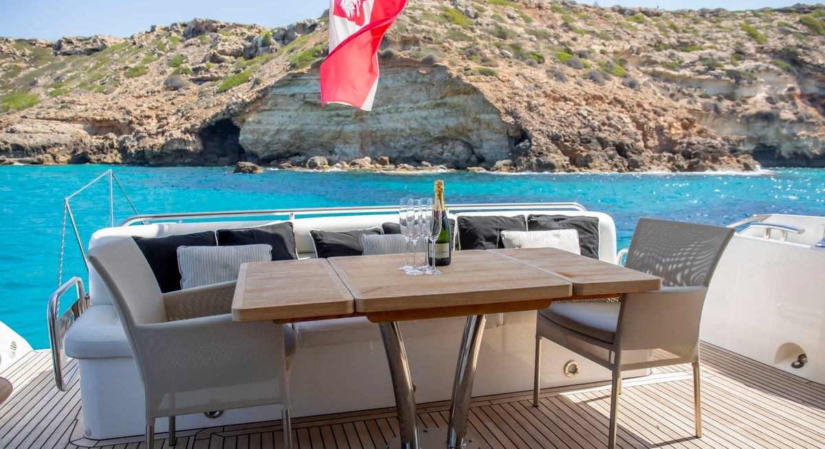 MIDNIGHT SUMMER DREAM yacht charter 4