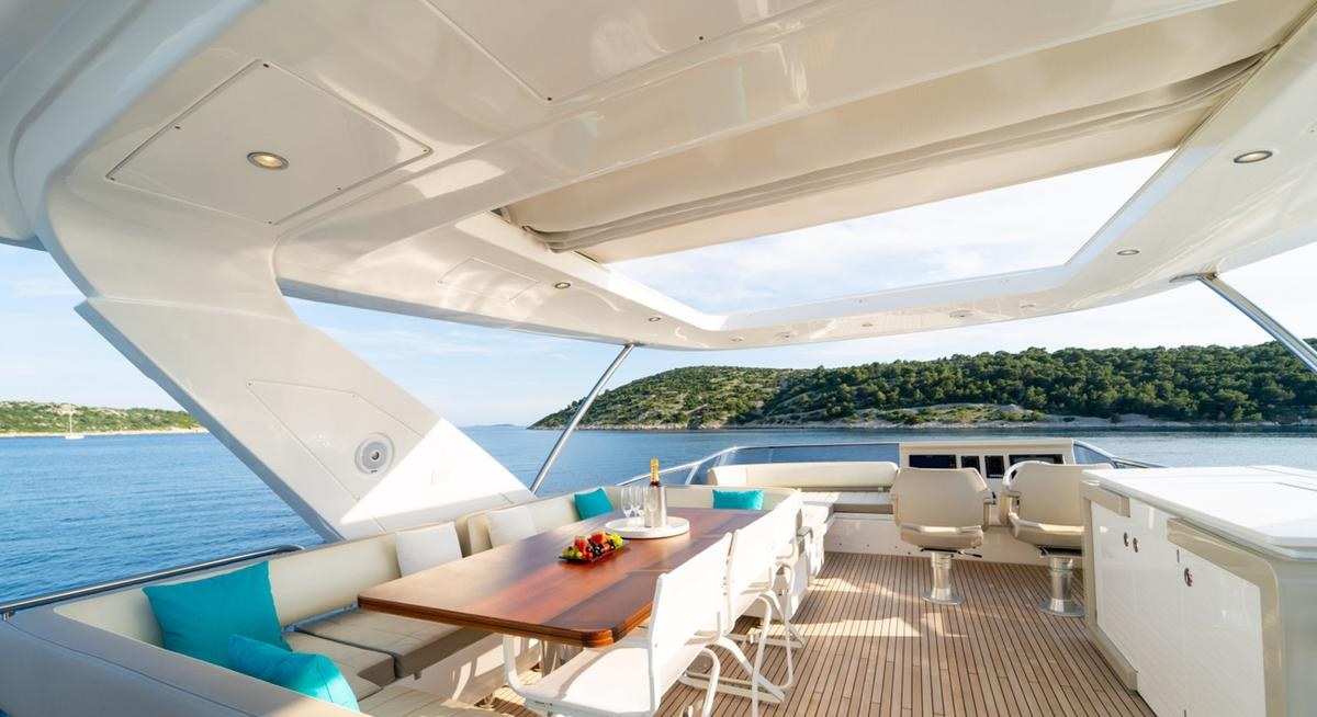 MINEIRA yacht charter 3
