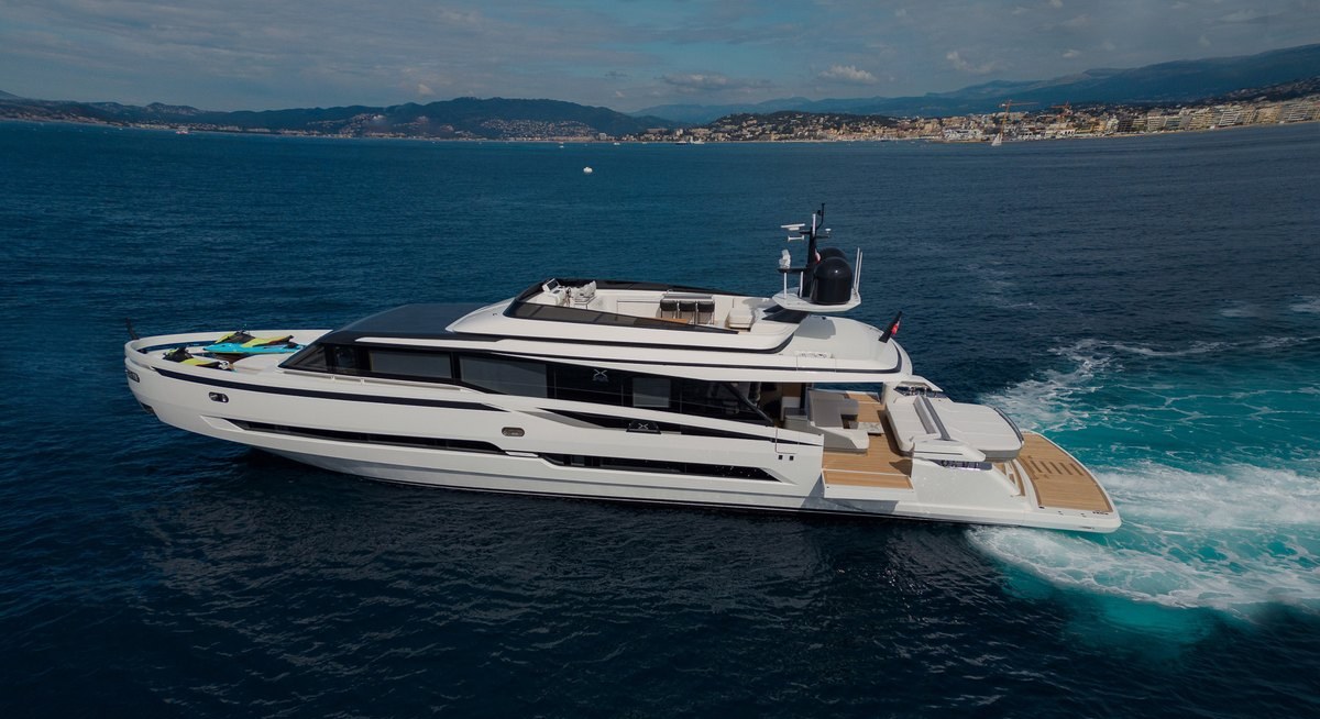 MINI K2 yacht charter 1