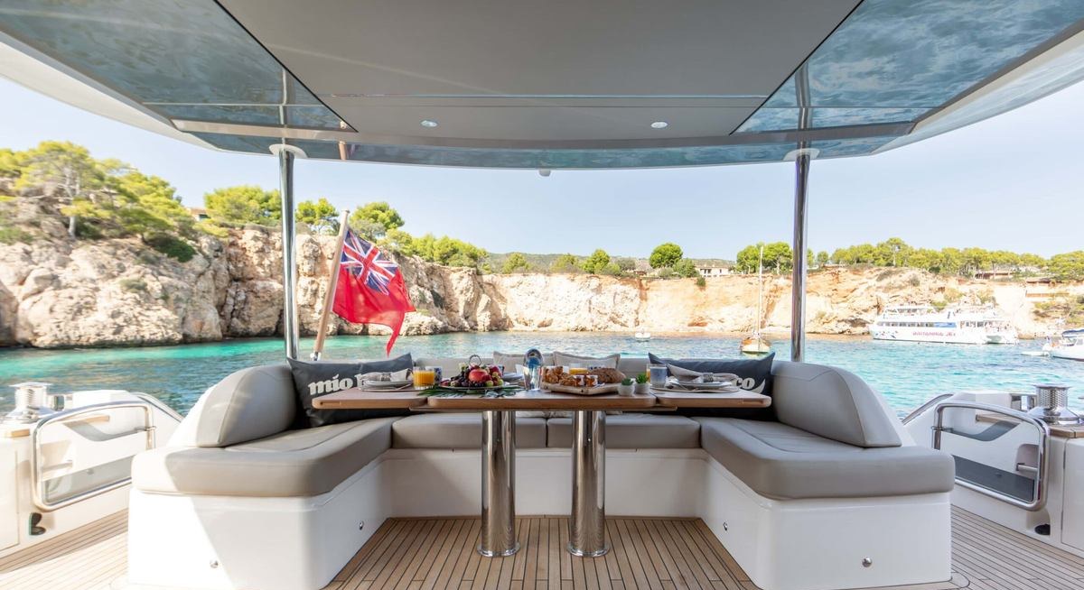 MIO BARCO yacht charter 4