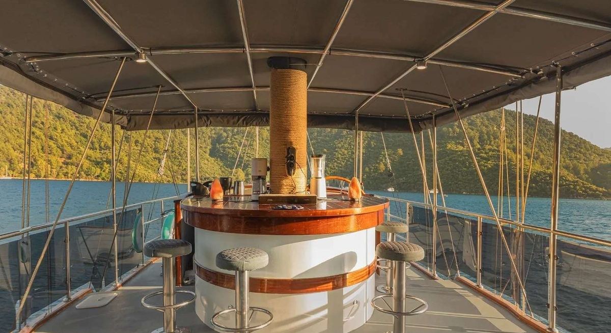 MIO VENTO yacht charter 4