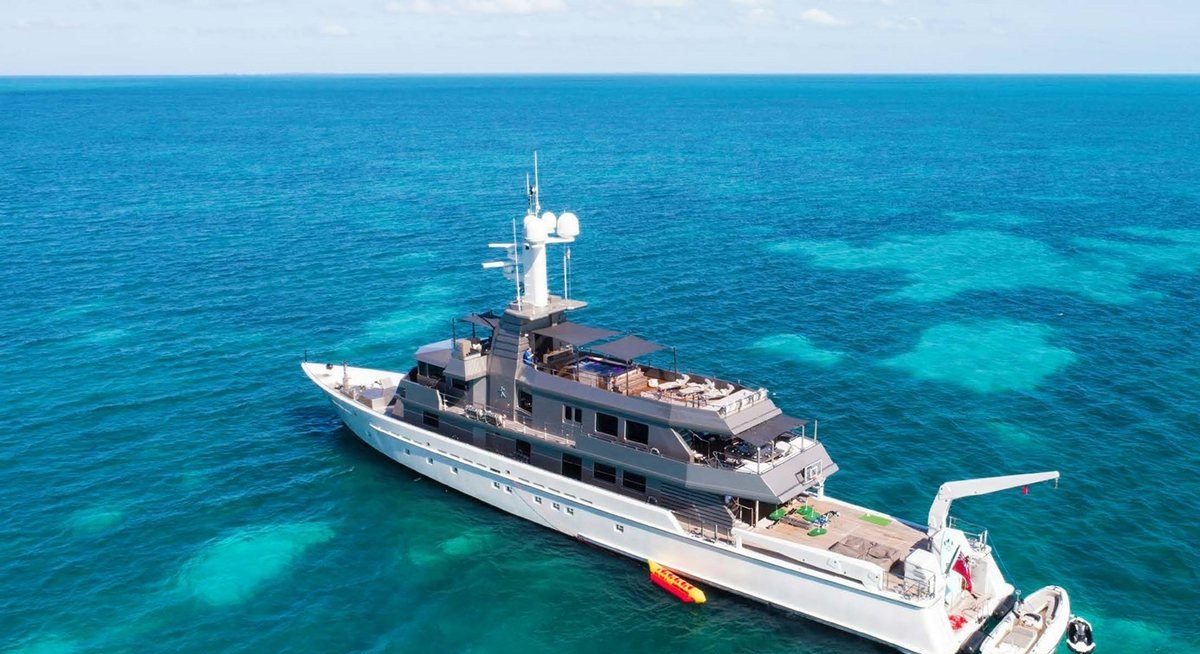 MIZU yacht charter 5