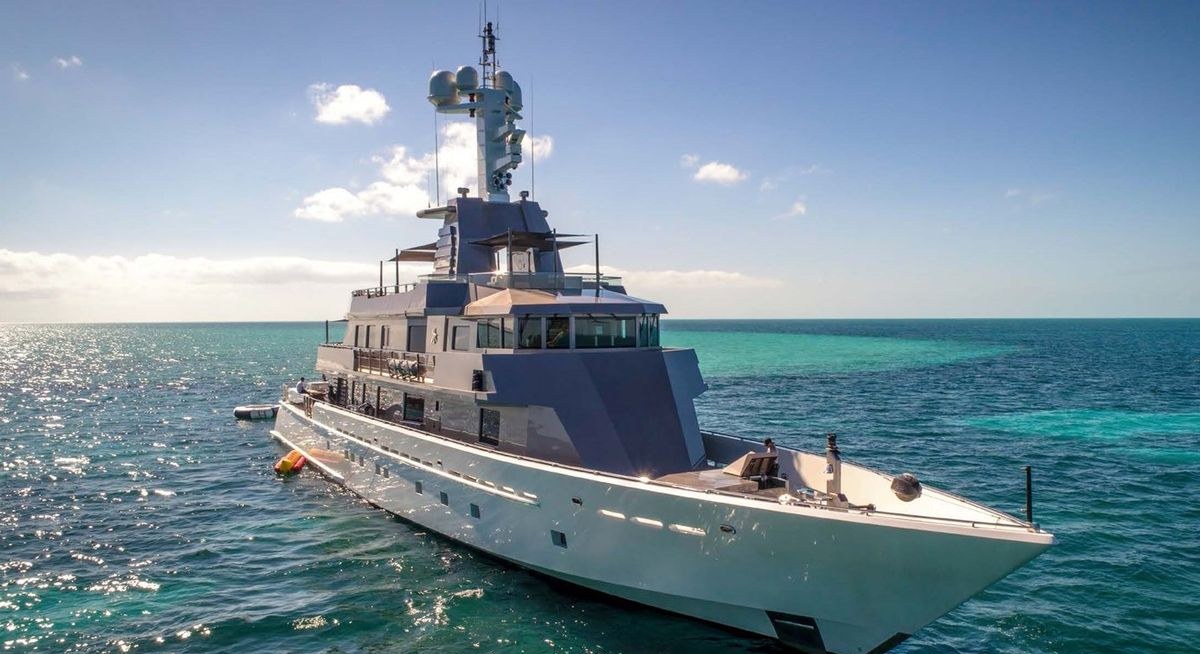MIZU yacht charter 1