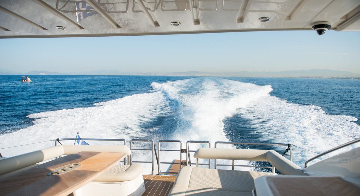 MOJO yacht charter 5