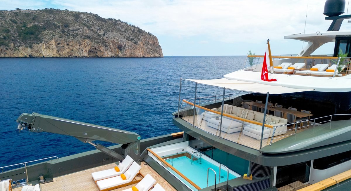 MOKA yacht charter 4