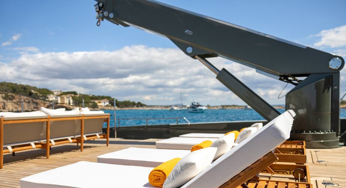 MOKA yacht charter 3