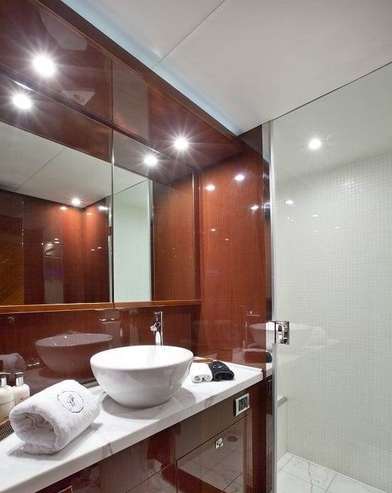 MOLLY MALONE yacht charter 3