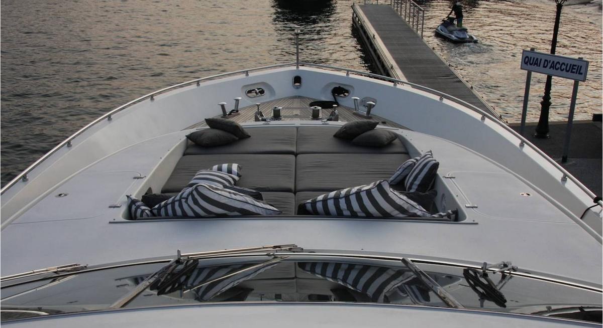 MOON GLIDER yacht charter 5