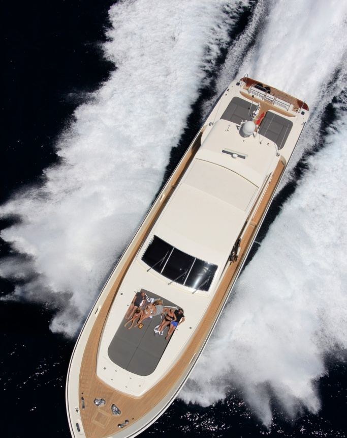 MOON GLIDER yacht charter 2
