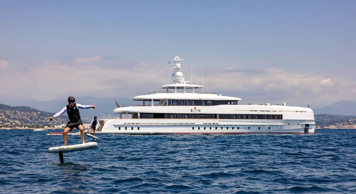 MOUNA yacht charter 1