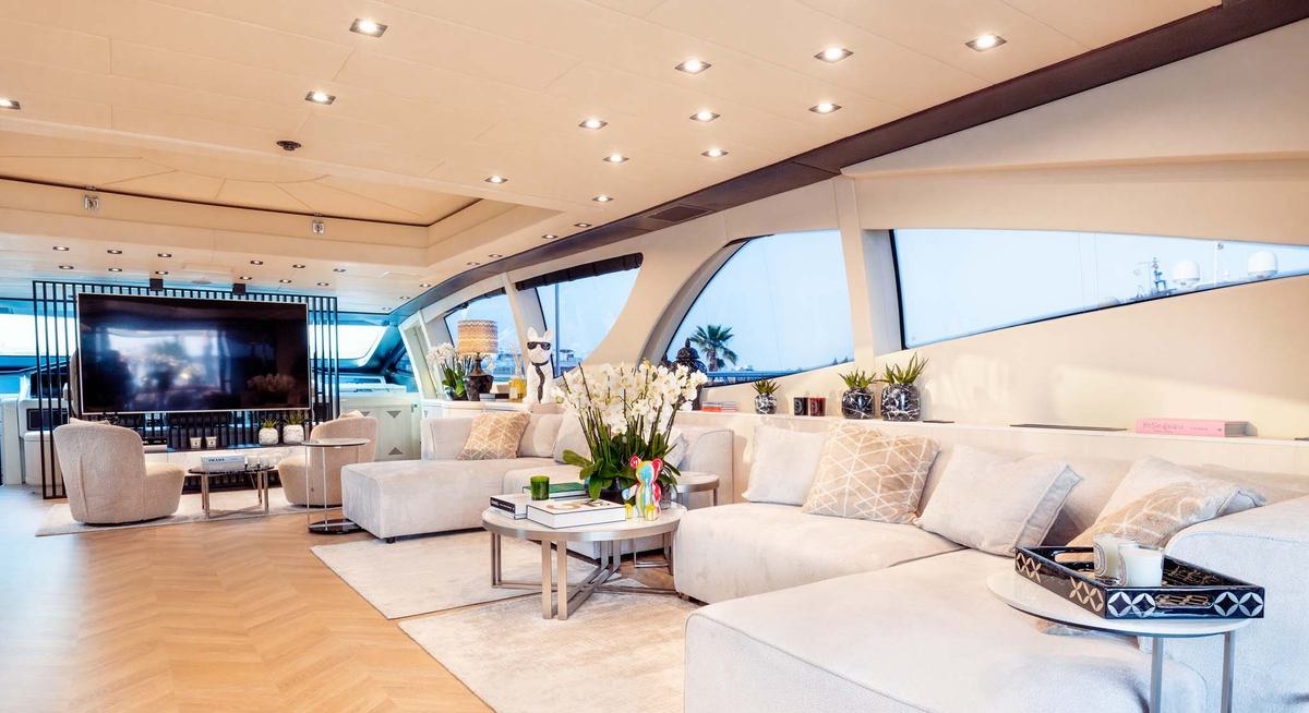 MRS GREY yacht charter 2